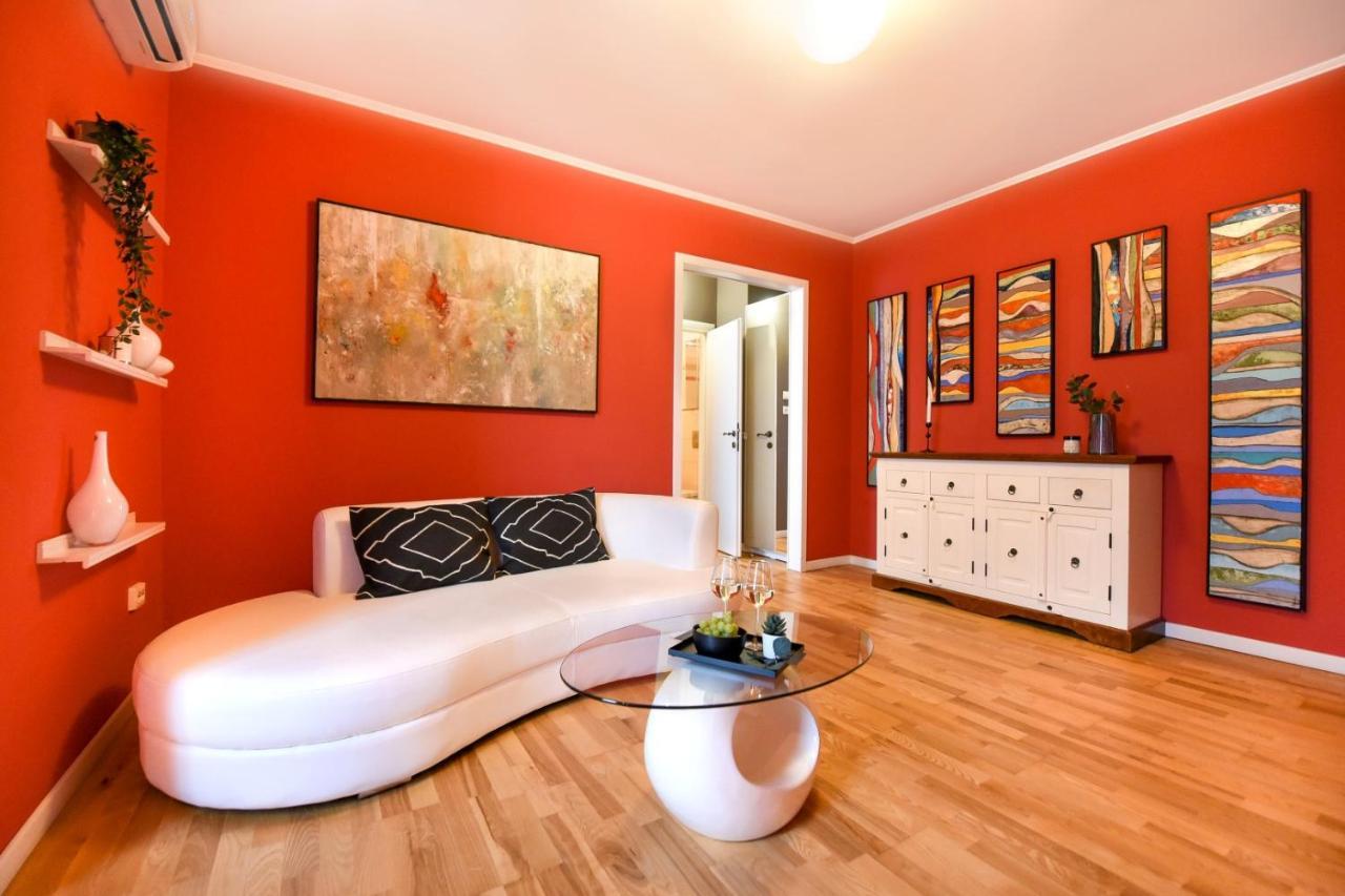 Downtown Oasis: Central Apartments With Cozy Charm Bucareste Exterior foto
