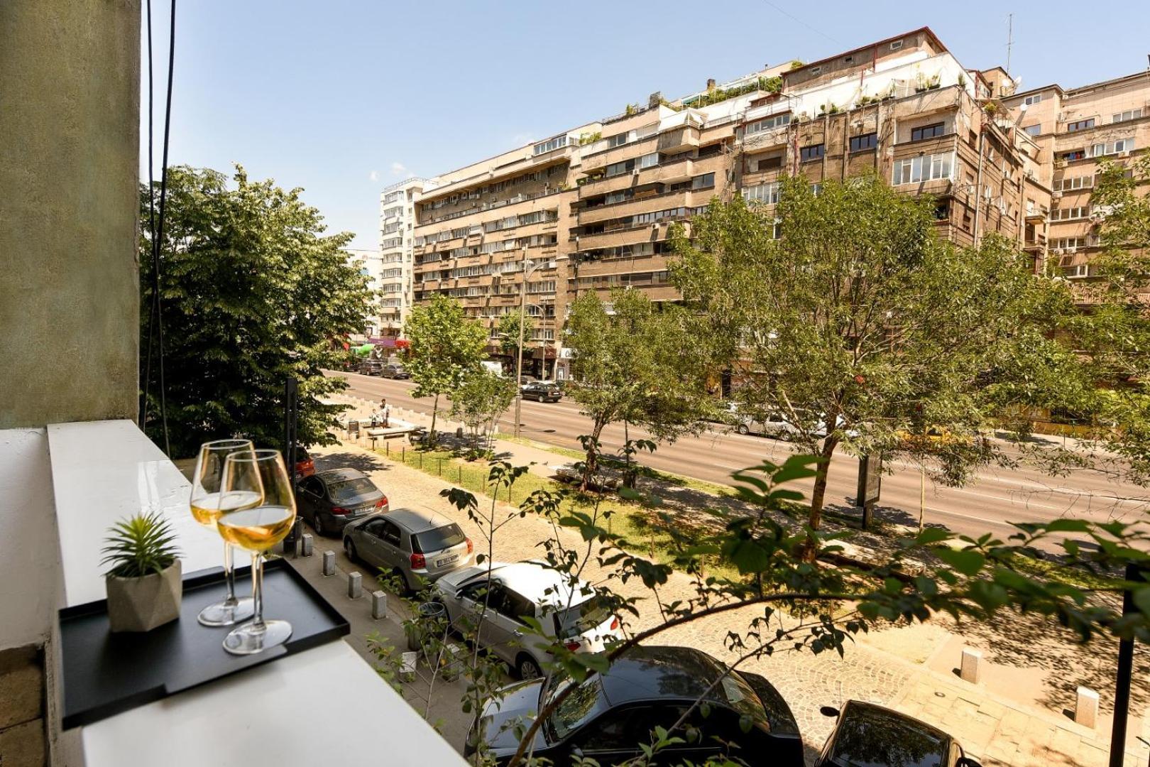 Downtown Oasis: Central Apartments With Cozy Charm Bucareste Exterior foto