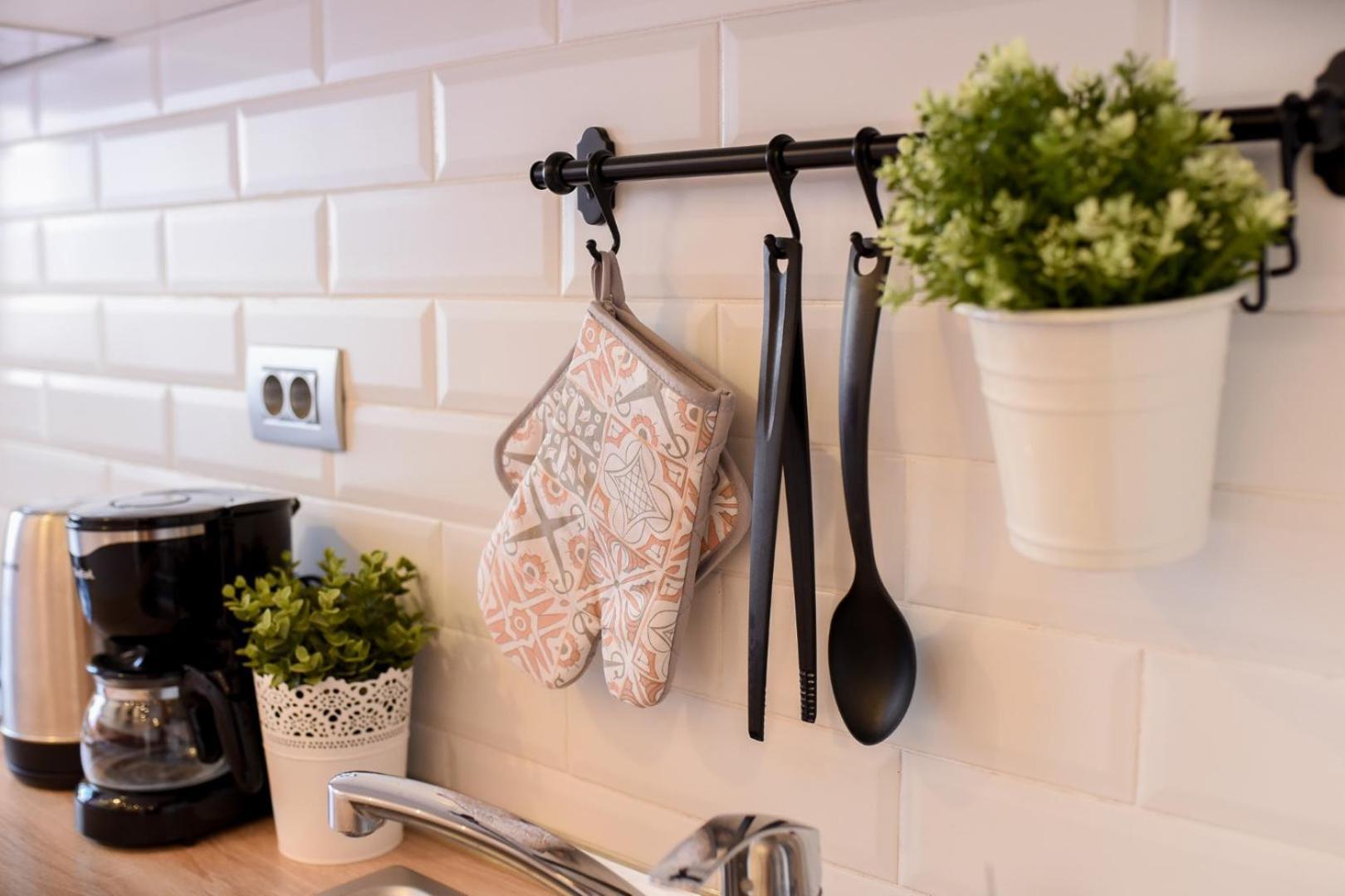 Downtown Oasis: Central Apartments With Cozy Charm Bucareste Quarto foto