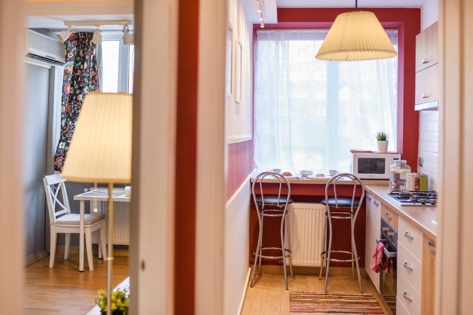 Downtown Oasis: Central Apartments With Cozy Charm Bucareste Quarto foto