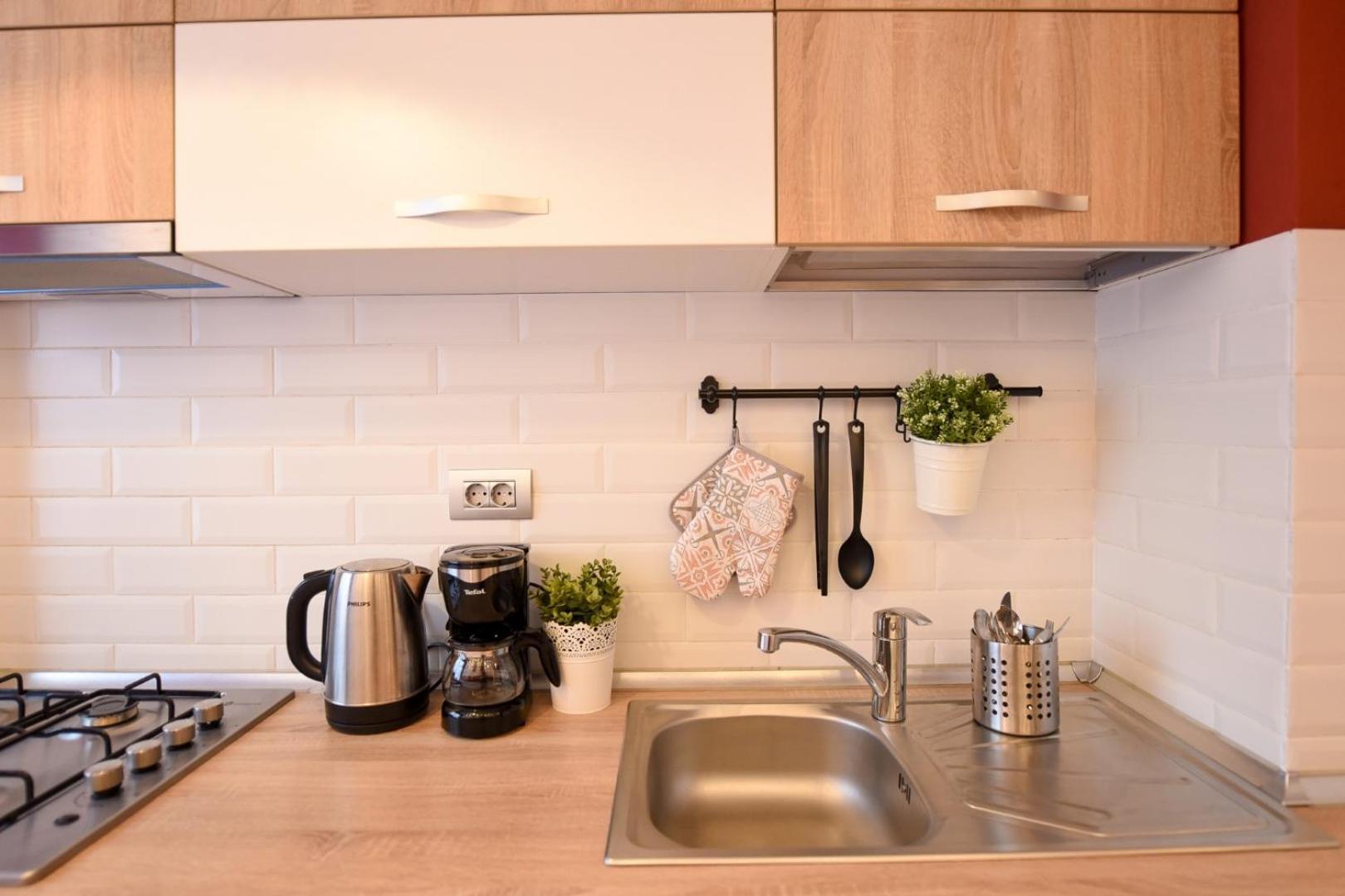 Downtown Oasis: Central Apartments With Cozy Charm Bucareste Quarto foto