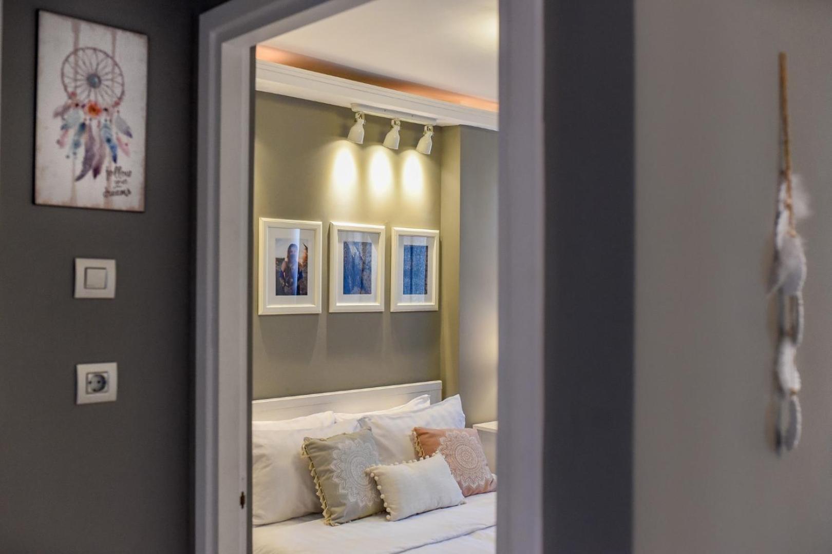 Downtown Oasis: Central Apartments With Cozy Charm Bucareste Quarto foto