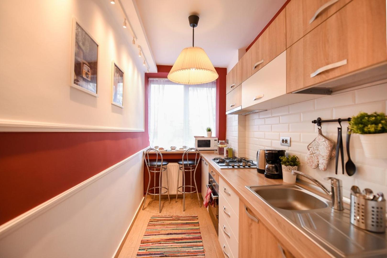 Downtown Oasis: Central Apartments With Cozy Charm Bucareste Quarto foto